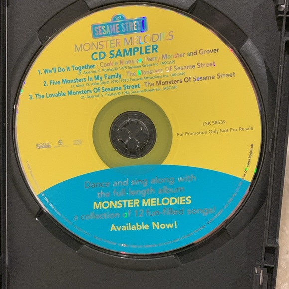 Sesame Street Learning to Share DVD. - Picture 5 of 6